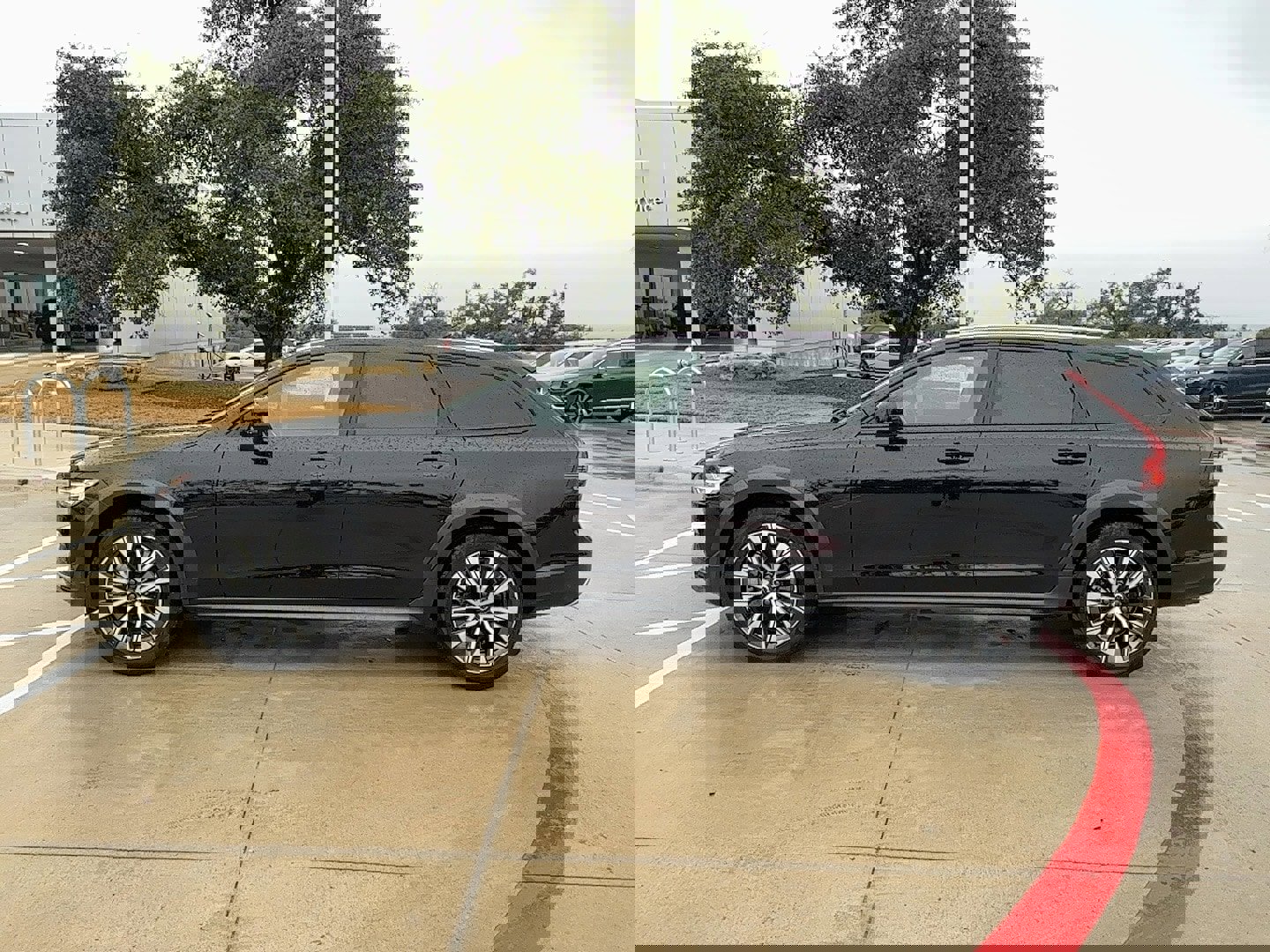 Certified 2023 Volvo V90 B6 Cross Country Plus image 3