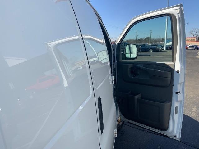 Used 2014 Chevrolet Express 2500 image 23