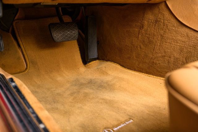 Used 1988 Mercedes-Benz 560 SL image 19