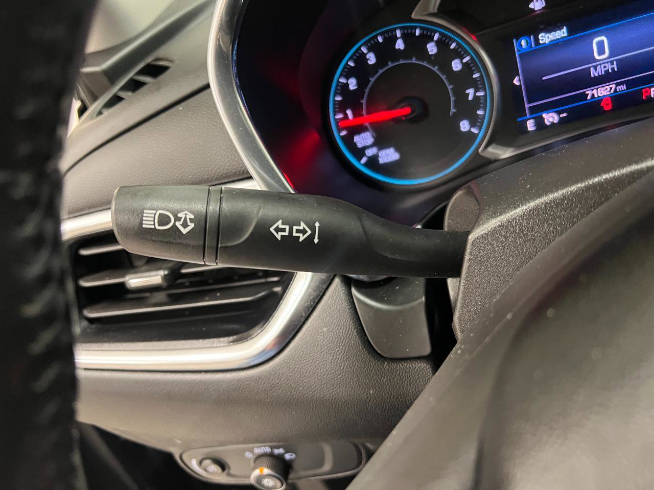 Used 2019 Chevrolet Equinox LT image 39