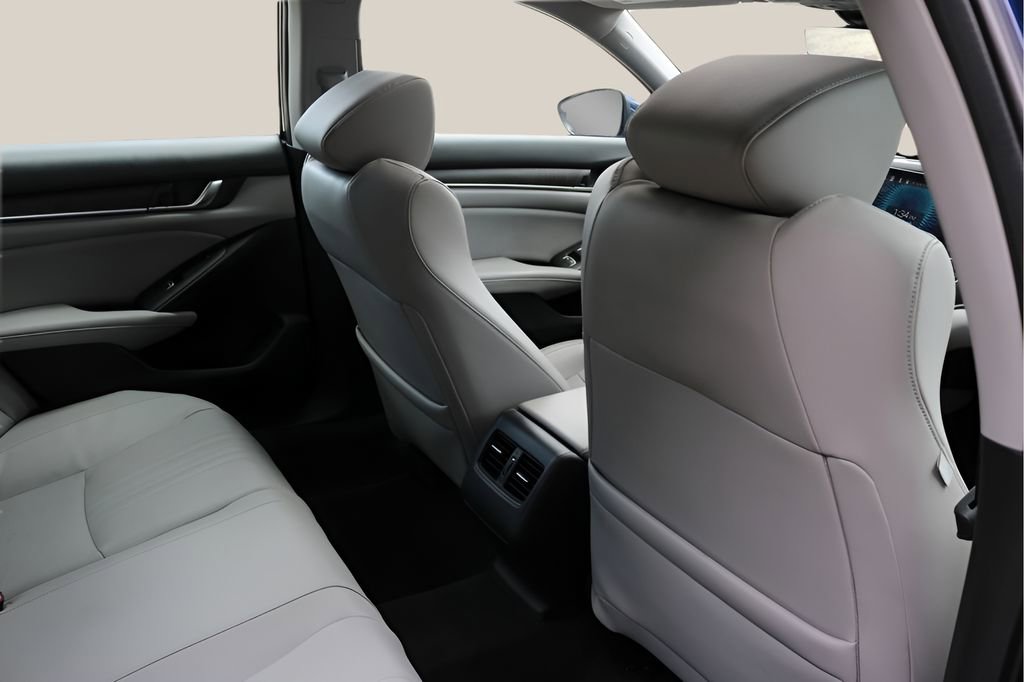 Used 2018 Honda Accord Touring image 18
