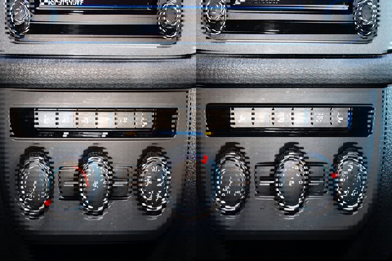 Used 2017 Volkswagen Tiguan S image 16