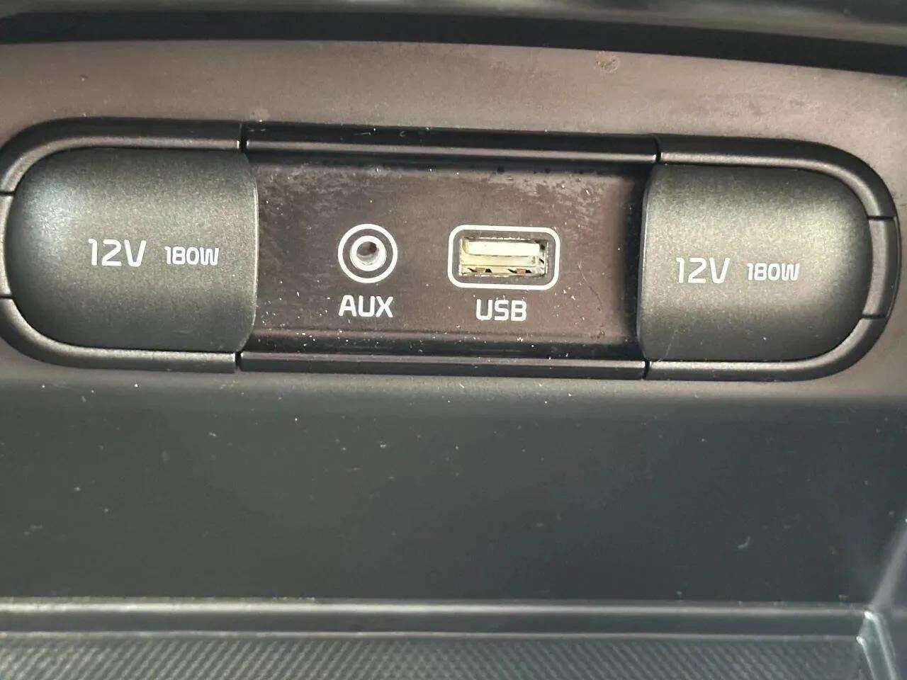 Used 2020 Kia Sorento LX image 16