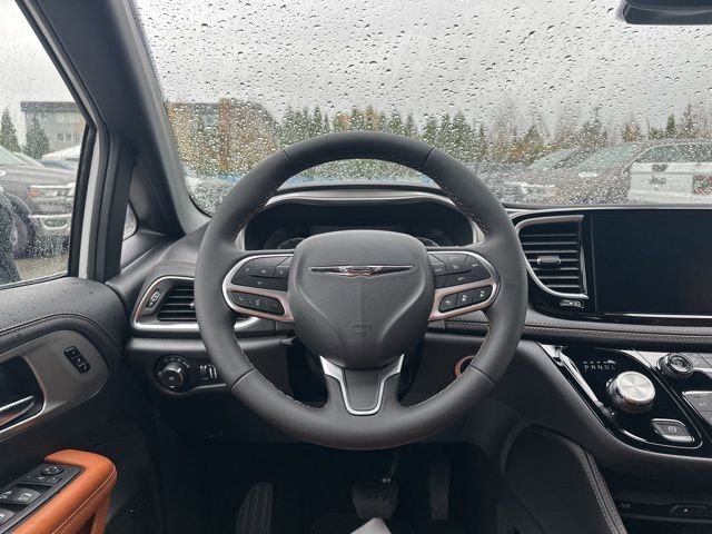 New 2026 Chrysler Pacifica Pinnacle image 12
