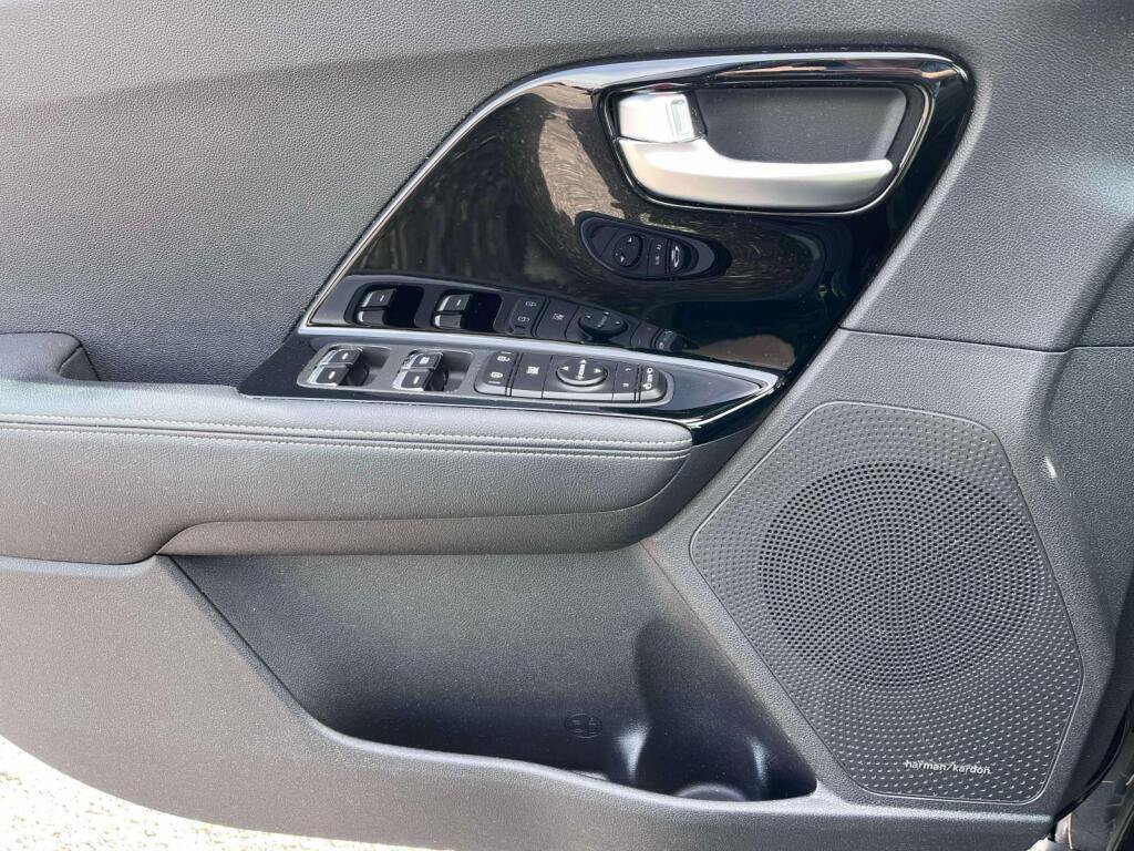 Used 2022 Kia Niro Touring Special Edition FWD image 27