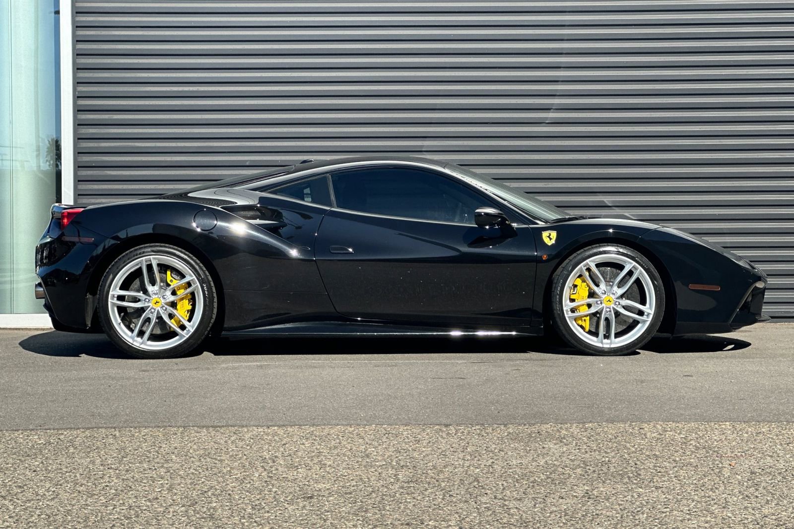 Used 2016 Ferrari 488 GTB image 9