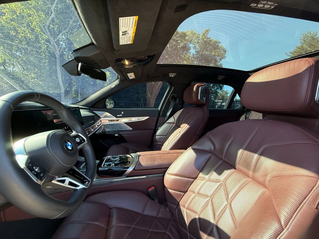 Used 2023 BMW 760i xDrive w/ Executive Package image 23