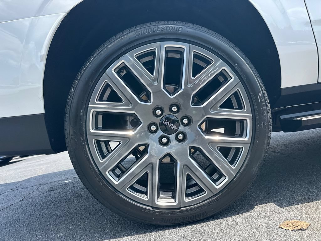 Used 2025 GMC Yukon XL Denali Ultimate w/ LPO, Floor Liner Package AWD/4WD image 18