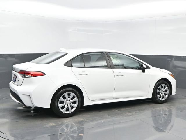 Used 2022 Toyota Corolla LE image 6