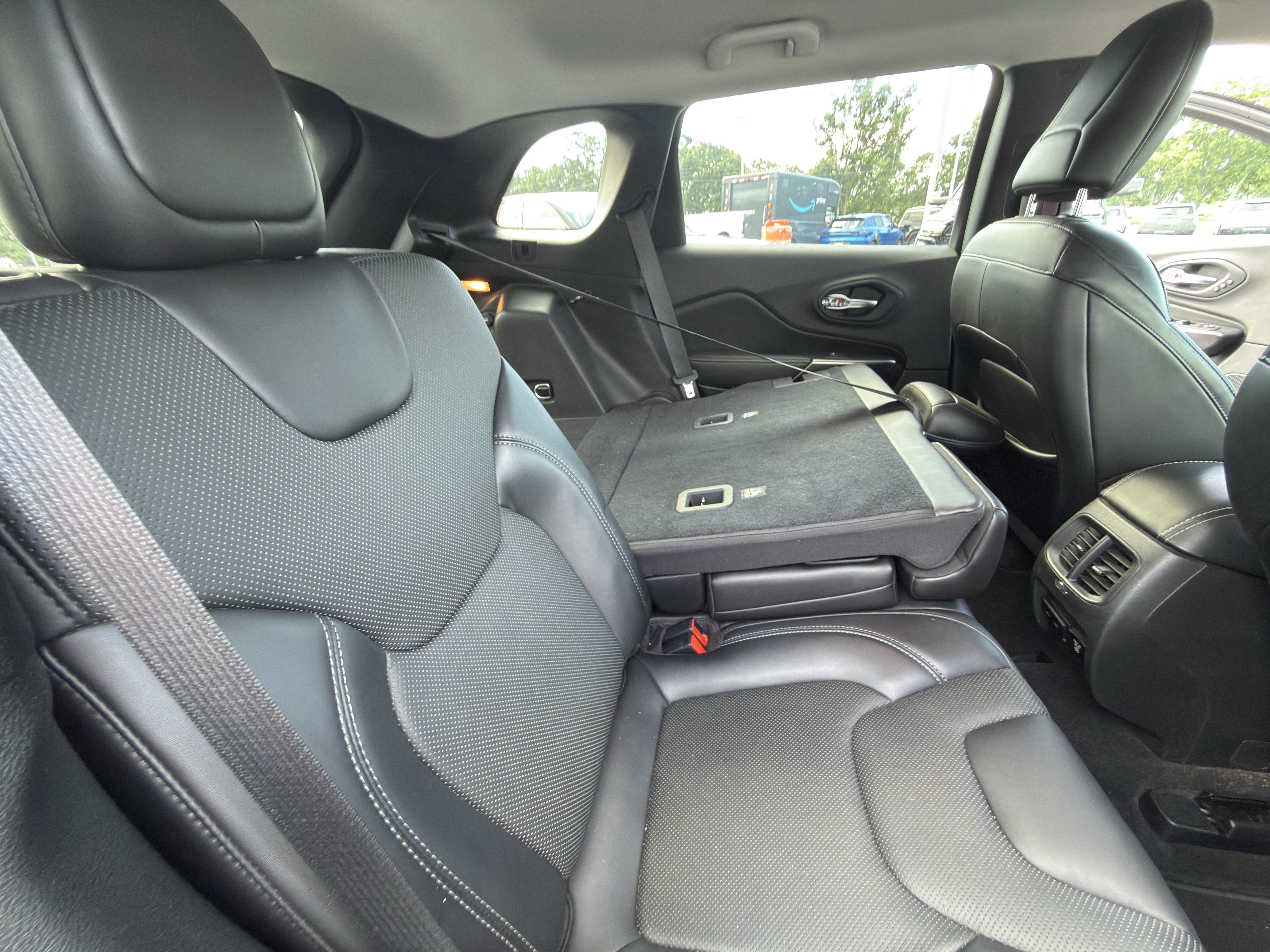 Used 2019 Jeep Cherokee Limited AWD/4WD image 11
