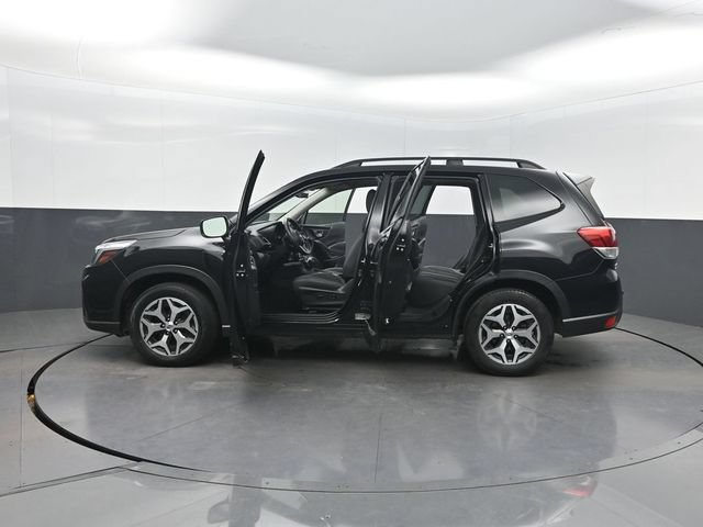 Used 2020 Subaru Forester Premium AWD/4WD image 41