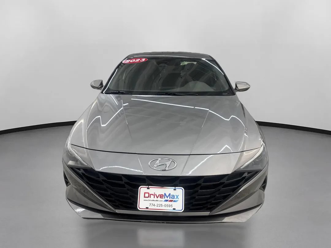 Used 2023 Hyundai Elantra SEL w/ Cargo Package FWD image 2