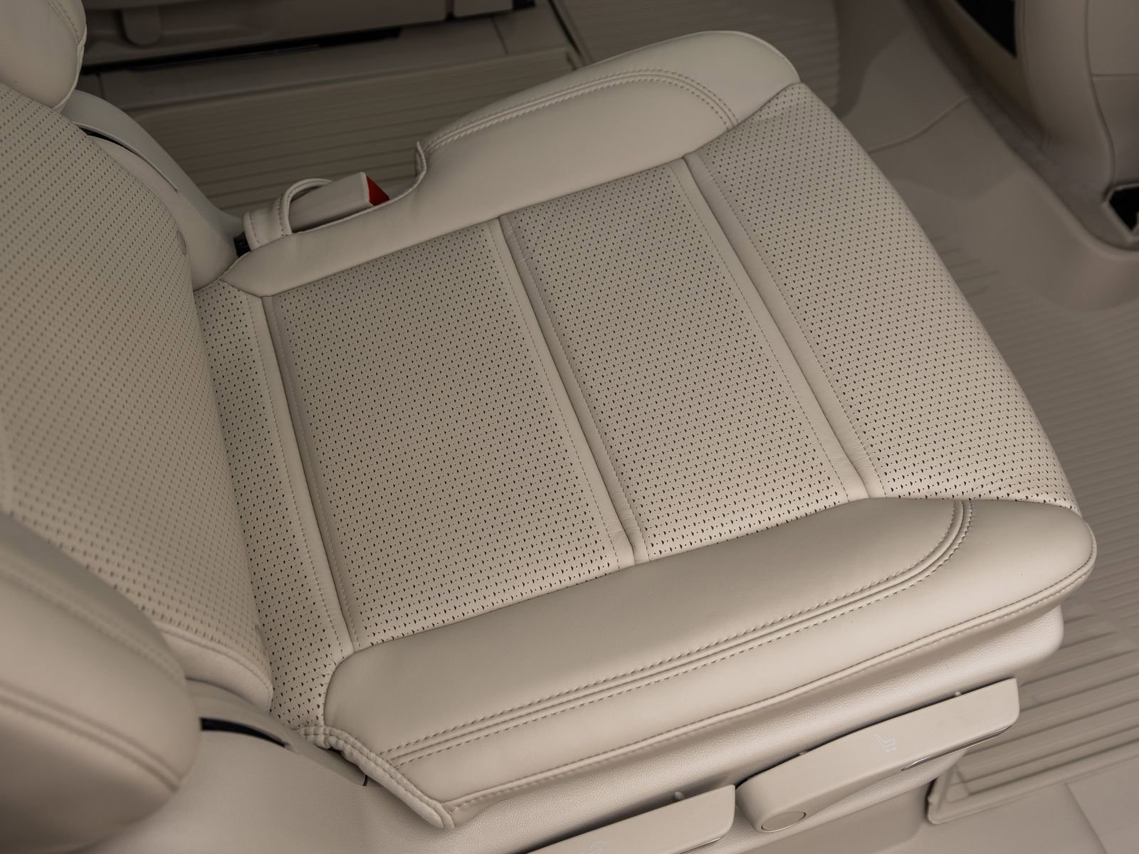 Used 2026 Cadillac Escalade Platinum Sport w/ LPO, Floor Liner Package AWD/4WD image 42