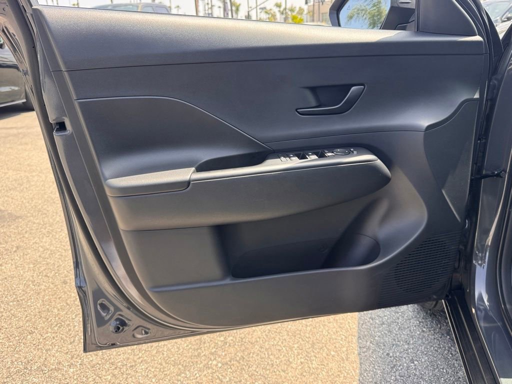 Used 2024 Hyundai Kona SE FWD image 15