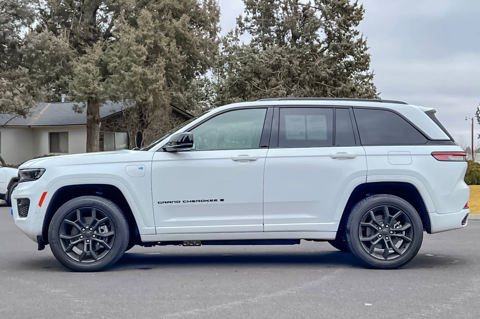 Used 2025 Jeep Grand Cherokee Limited 4xe image 8