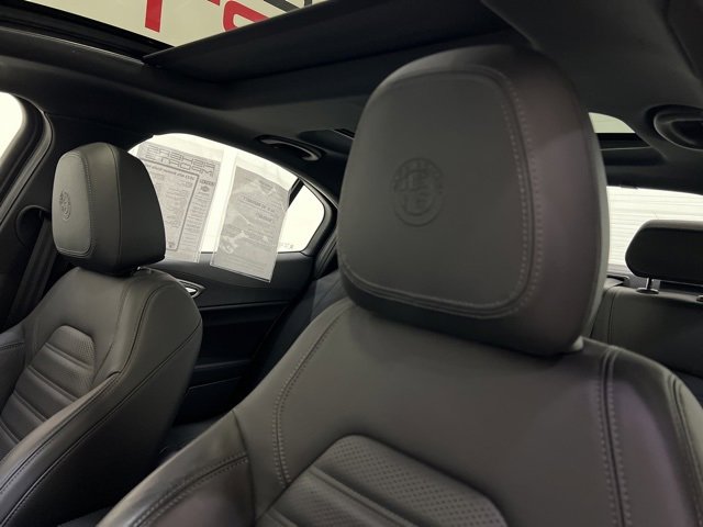 Used 2023 Alfa Romeo Giulia Veloce image 17