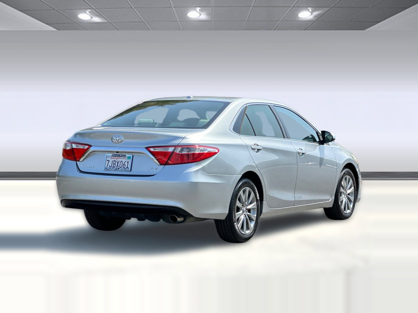 Used 2015 Toyota Camry XLE w/ Convenience Package FWD image 8
