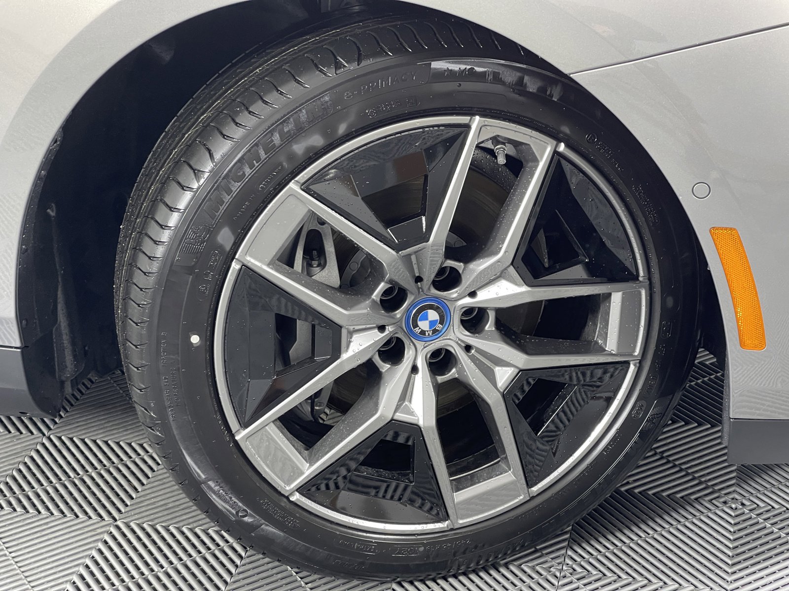 New 2024 BMW i5 eDrive40i w/ Premium Package image 6