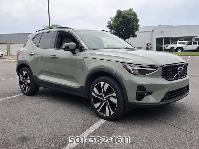 Used 2024 Volvo XC40 B5 Plus AWD/4WD image 7