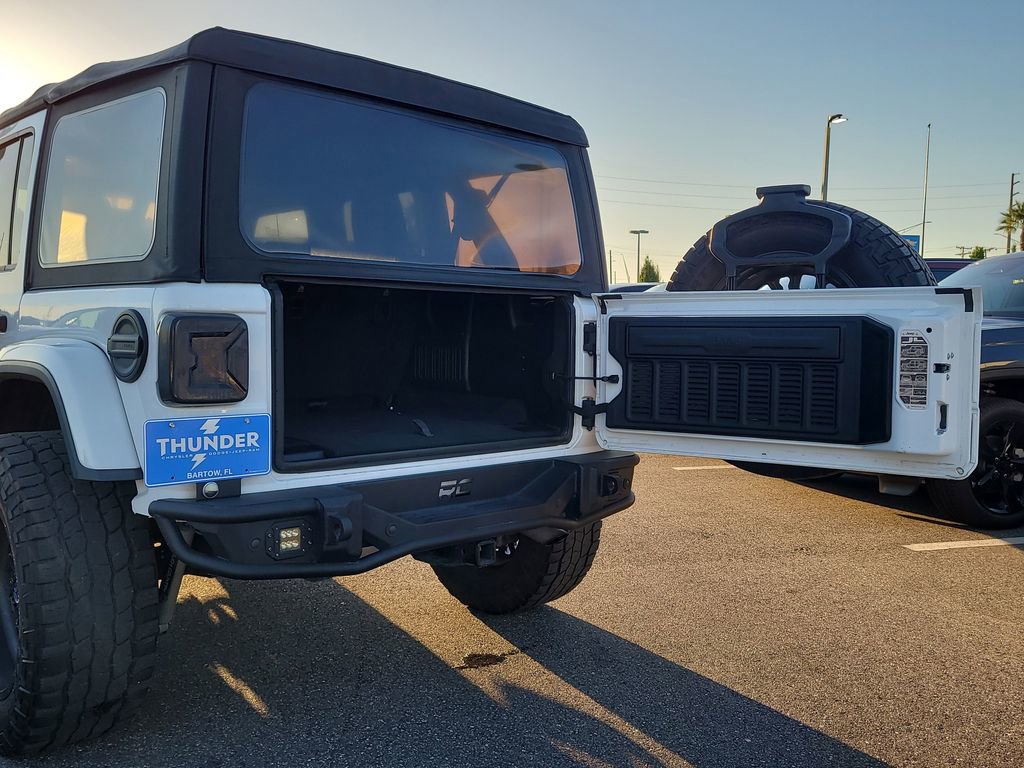Used 2018 Jeep Wrangler Unlimited Sahara image 8