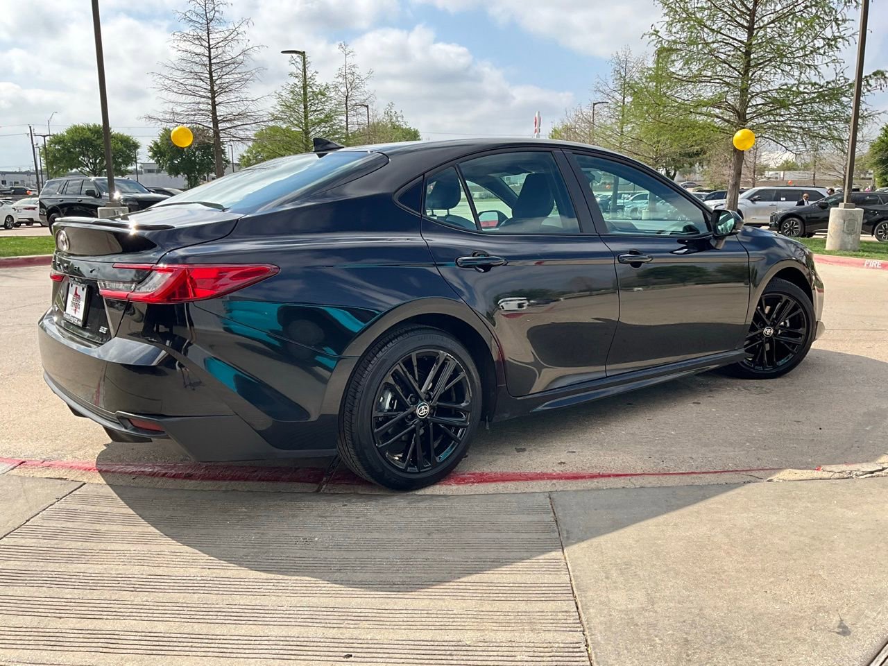 Used 2025 Toyota Camry SE image 6