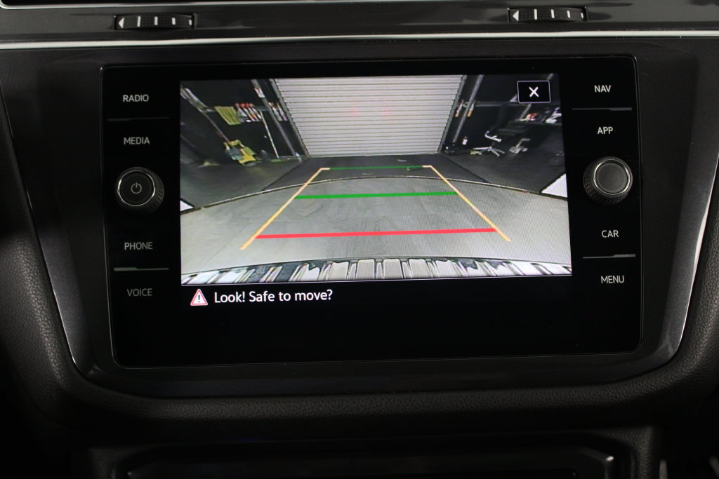 Used 2022 Volkswagen Tiguan SEL R-Line AWD/4WD image 28