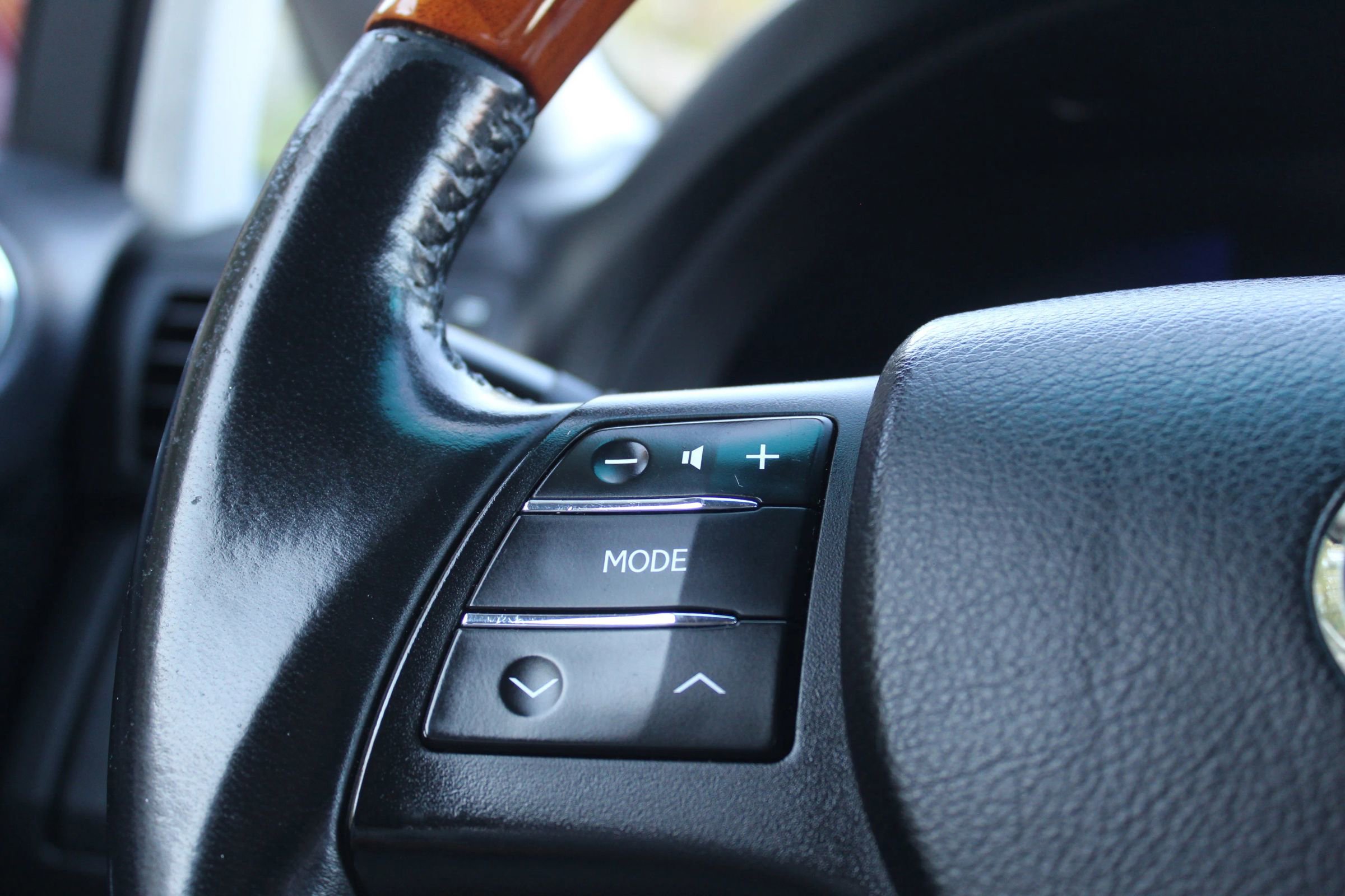 Used 2011 Lexus RX 450h AWD image 26