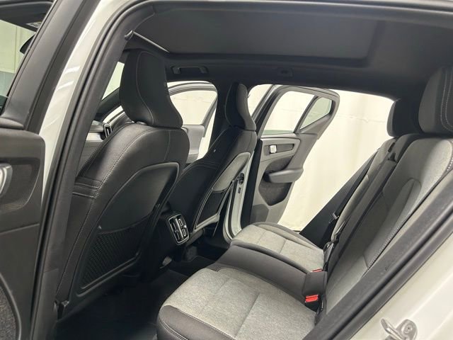 Certified 2025 Volvo XC40 B5 Core image 13
