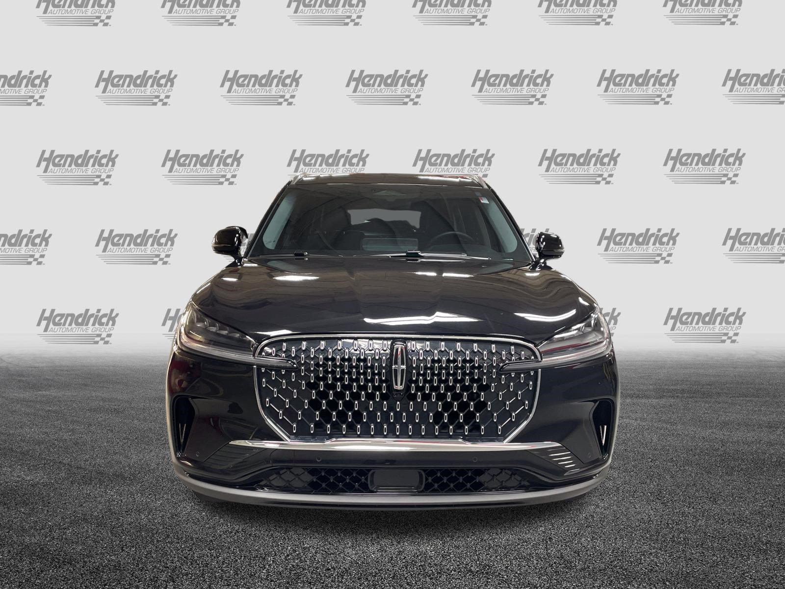 Used 2025 Lincoln Aviator 2WD image 3