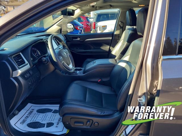 Used 2017 Toyota Highlander XLE image 14