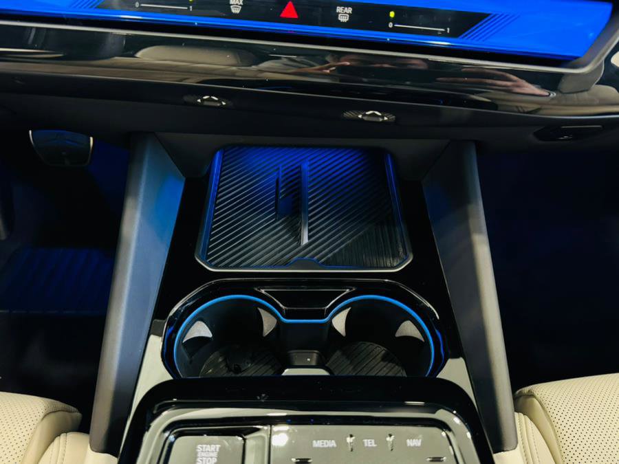 Used 2024 BMW 540i xDrive w/ Premium Package image 29