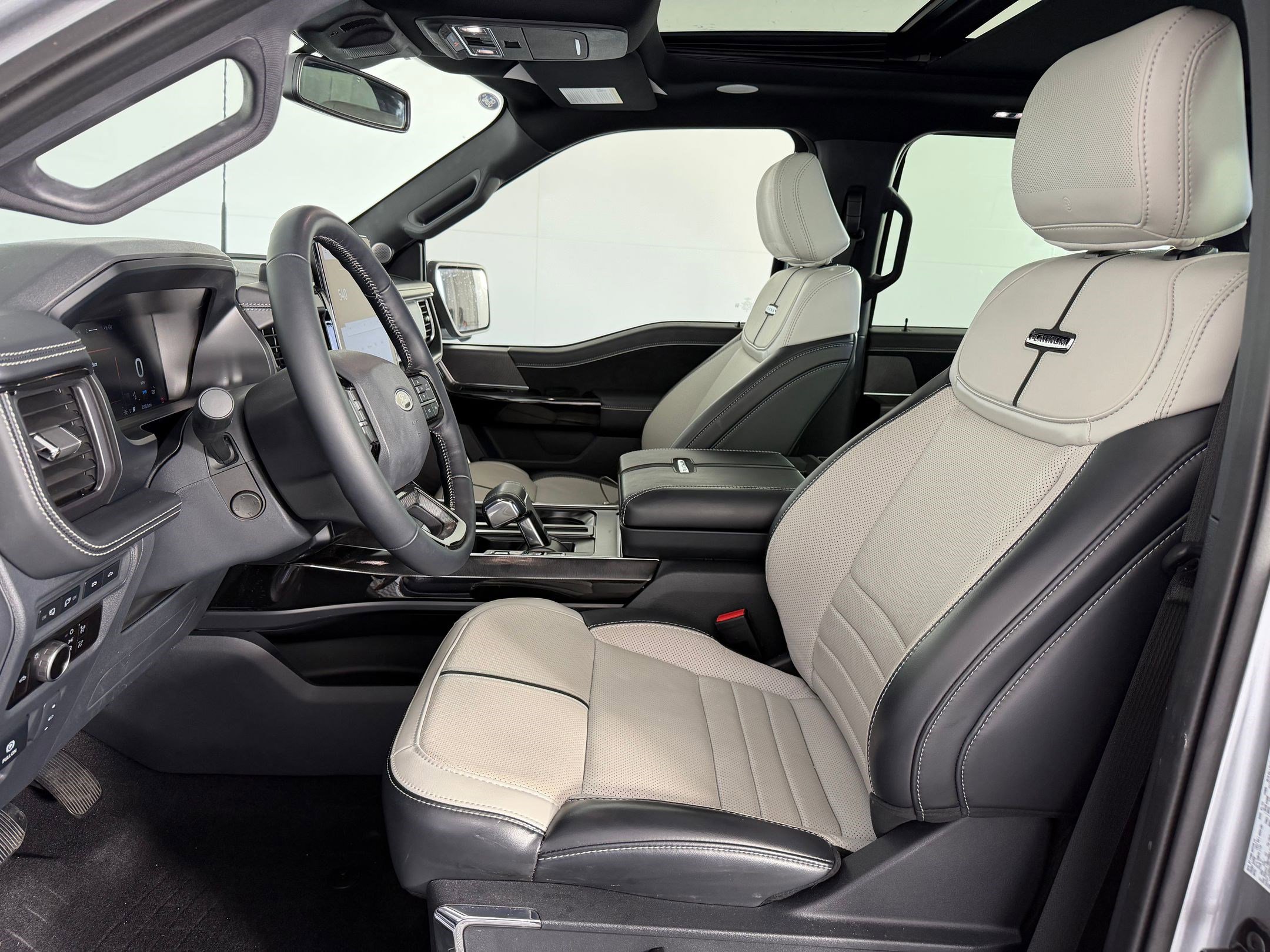 Used 2023 Ford F150 Lightning Platinum image 5