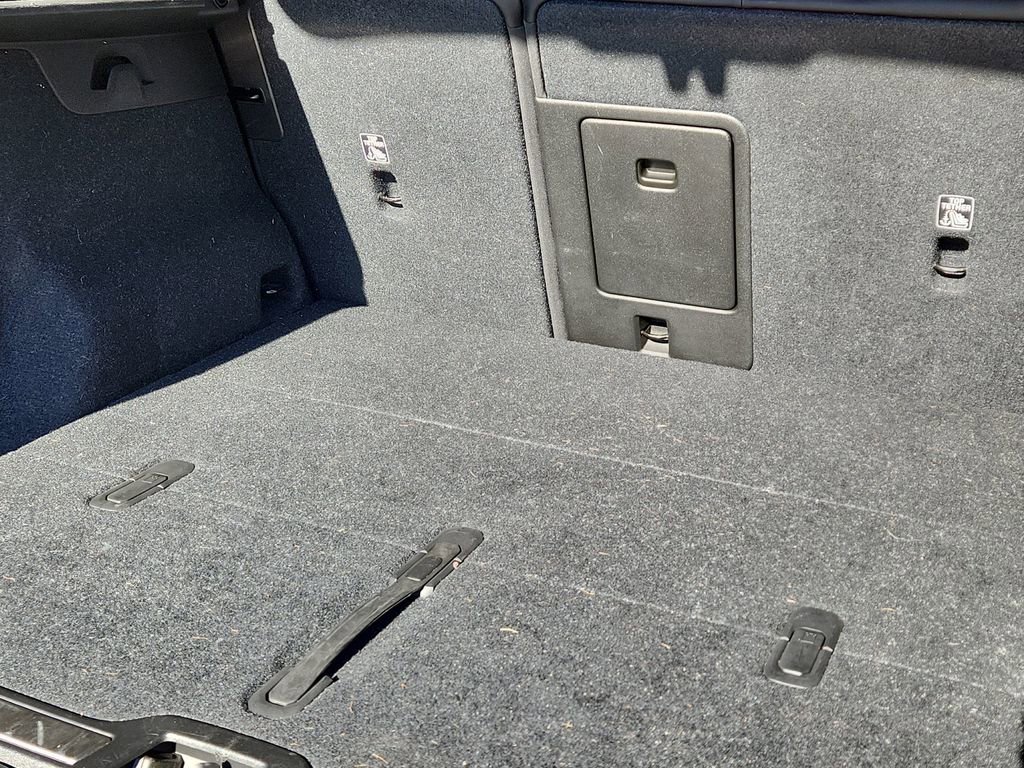 Used 2020 Volvo XC40 T5 R-Design w/ Protection Package Premier image 26