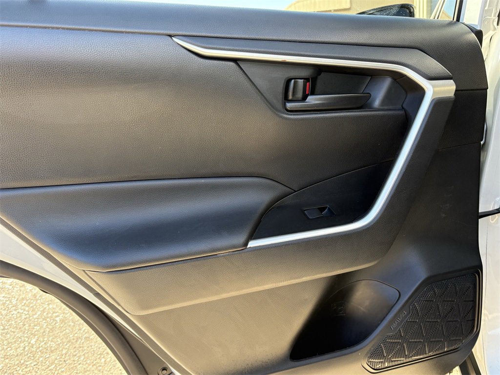 Used 2022 Toyota RAV4 LE image 23
