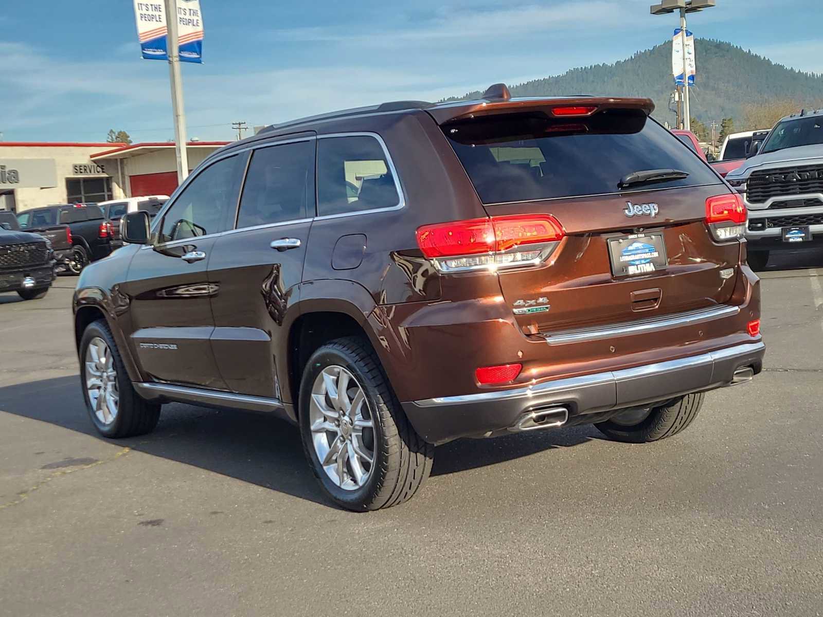 Used 2015 Jeep Grand Cherokee Summit image 12