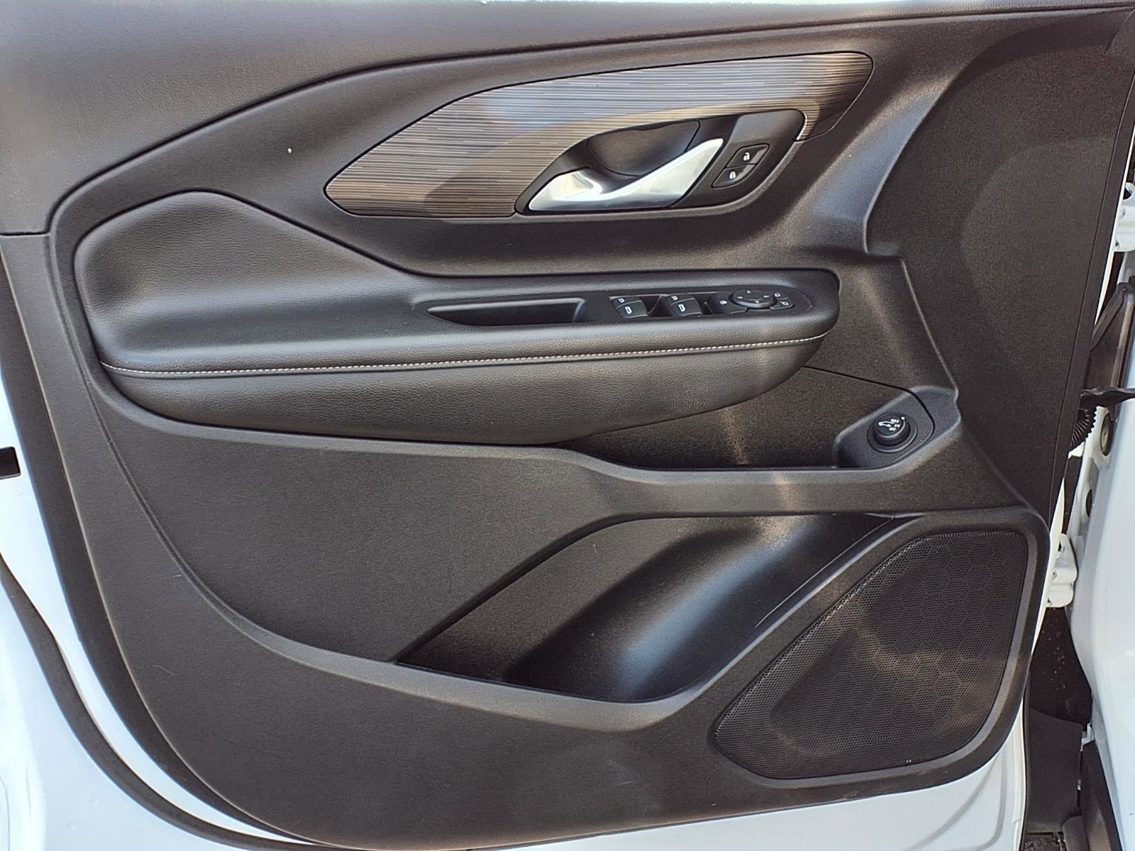 Used 2022 GMC Terrain SLE w/ Driver Convenience Package image 16