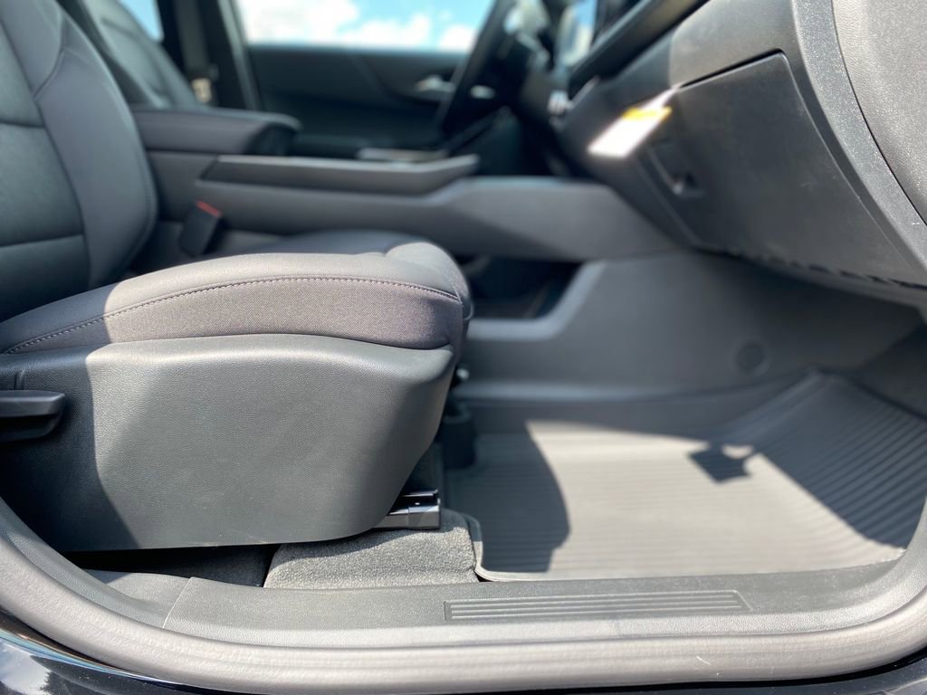 New 2026 Chevrolet Equinox LT w/ Convenience Package II AWD/4WD image 11
