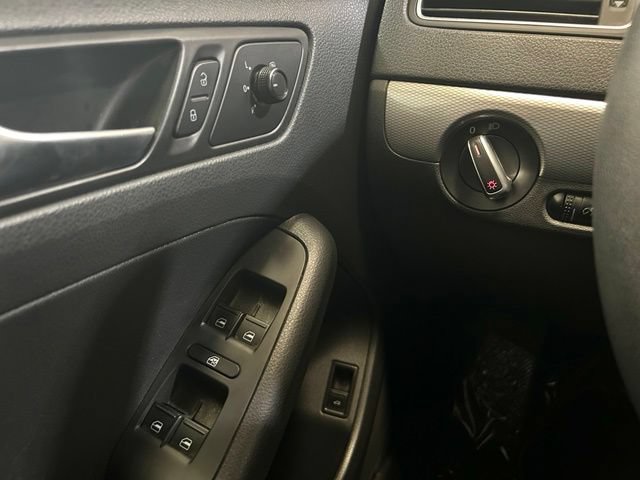 Used 2015 Volkswagen Jetta SE FWD image 22