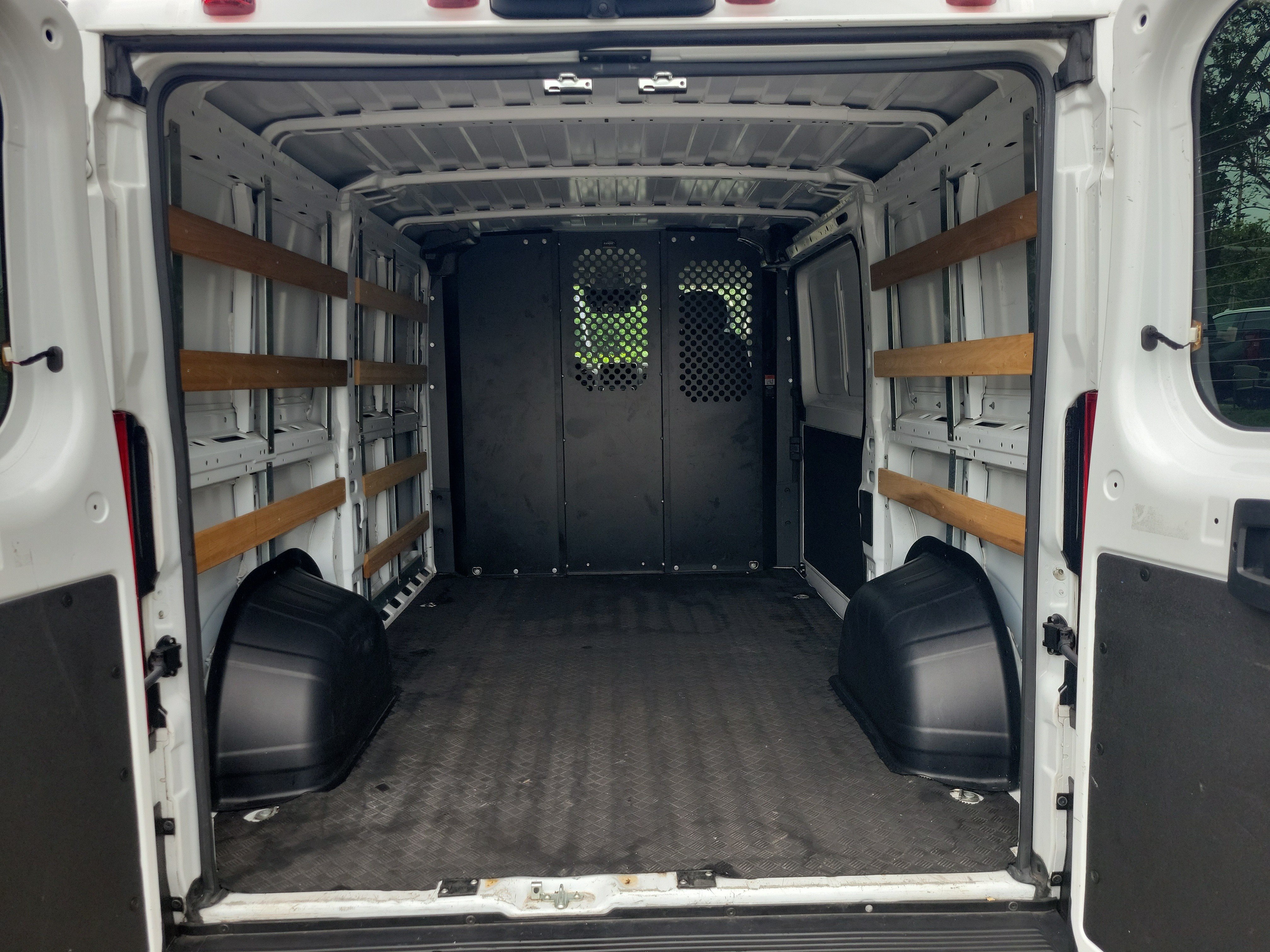 Used 2025 RAM ProMaster 2500 w/ U-Haul Equipment Group FWD image 8