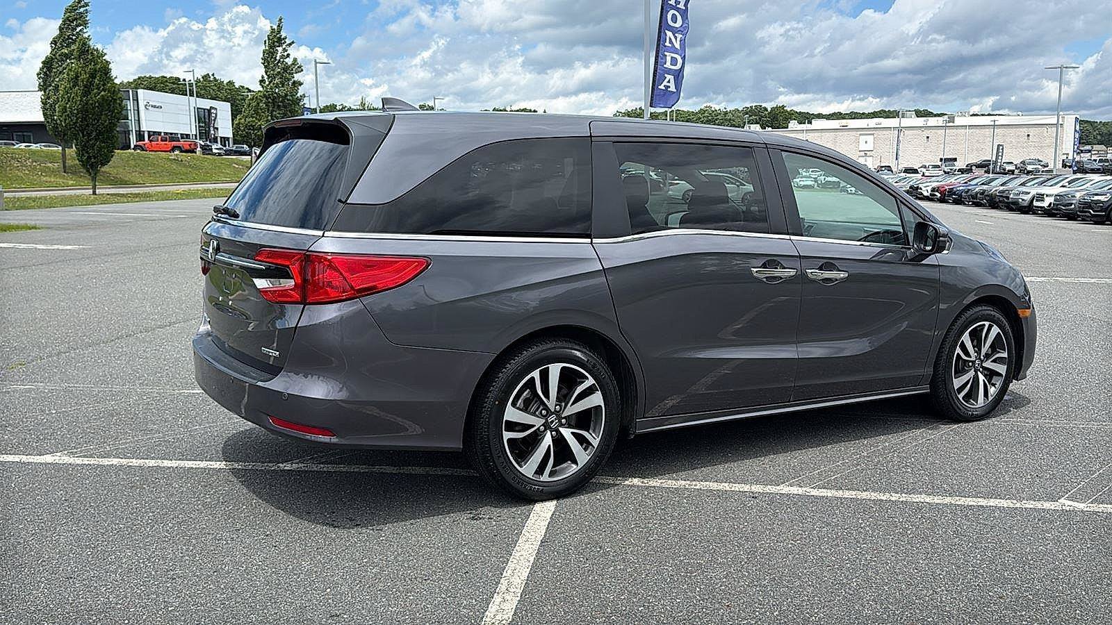 Used 2023 Honda Odyssey Touring image 5