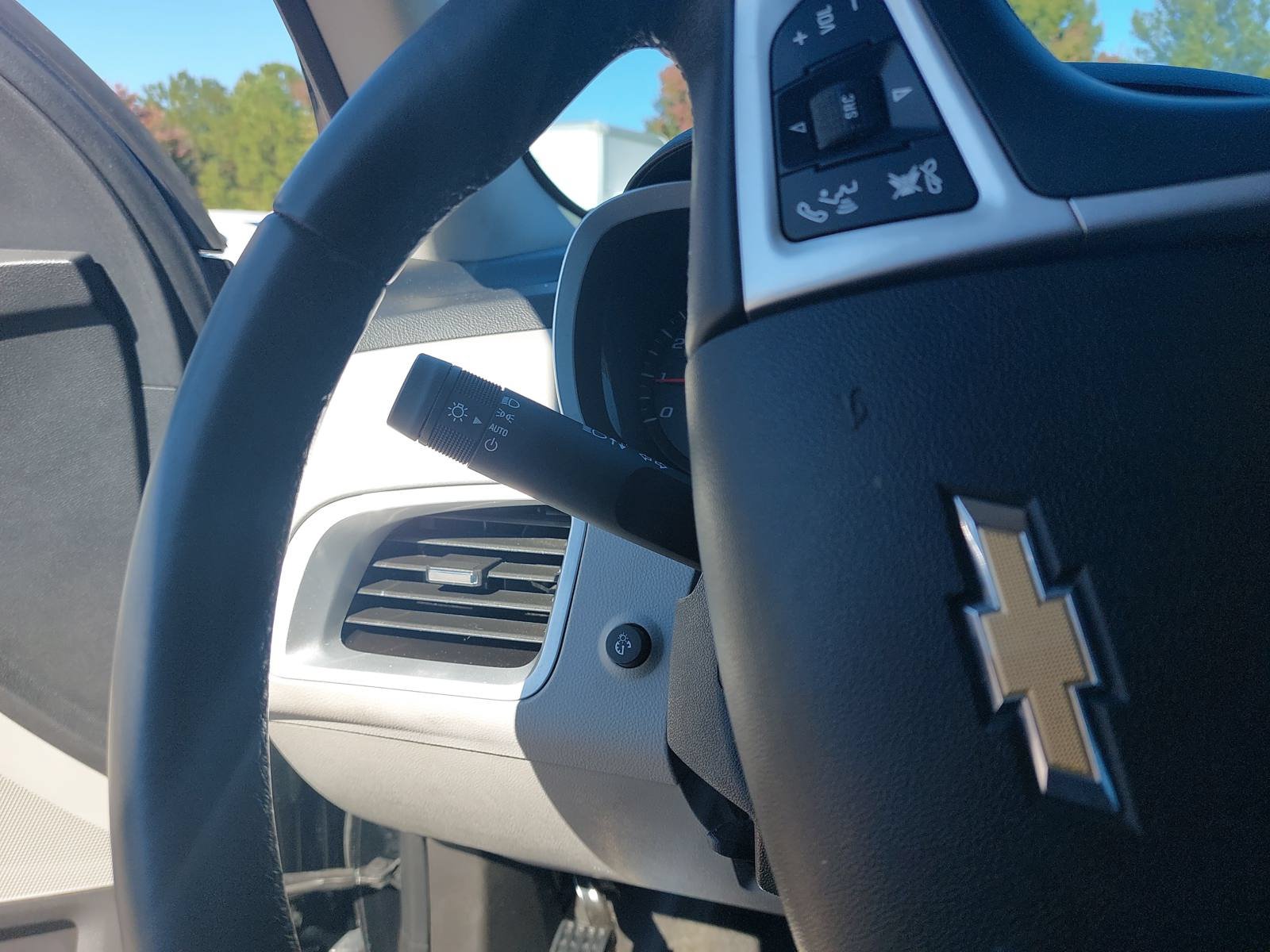 Used 2015 Chevrolet Equinox LT w/ Driver Convenience Package FWD image 24