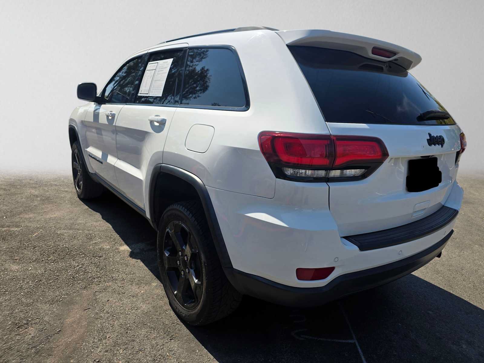Used 2019 Jeep Grand Cherokee Laredo RWD image 5