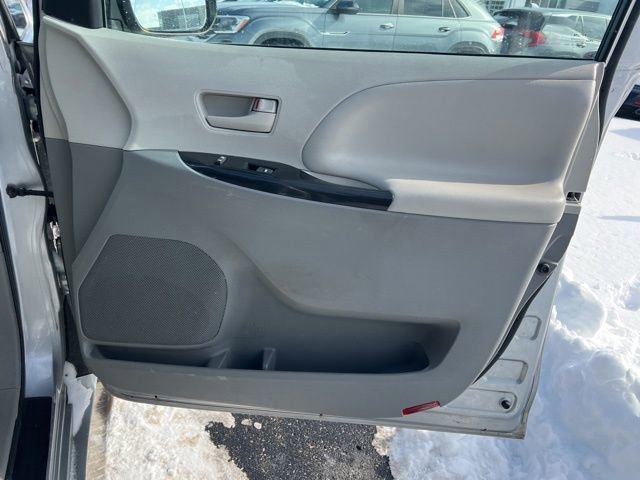 Used 2011 Toyota Sienna LE w/ Towing Pkg image 30