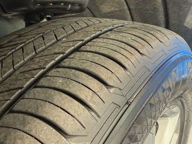 Used 2024 GMC Terrain SLT image 46