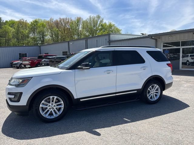 Used 2016 Ford Explorer XLT w/ Equipment Group 201A image 2
