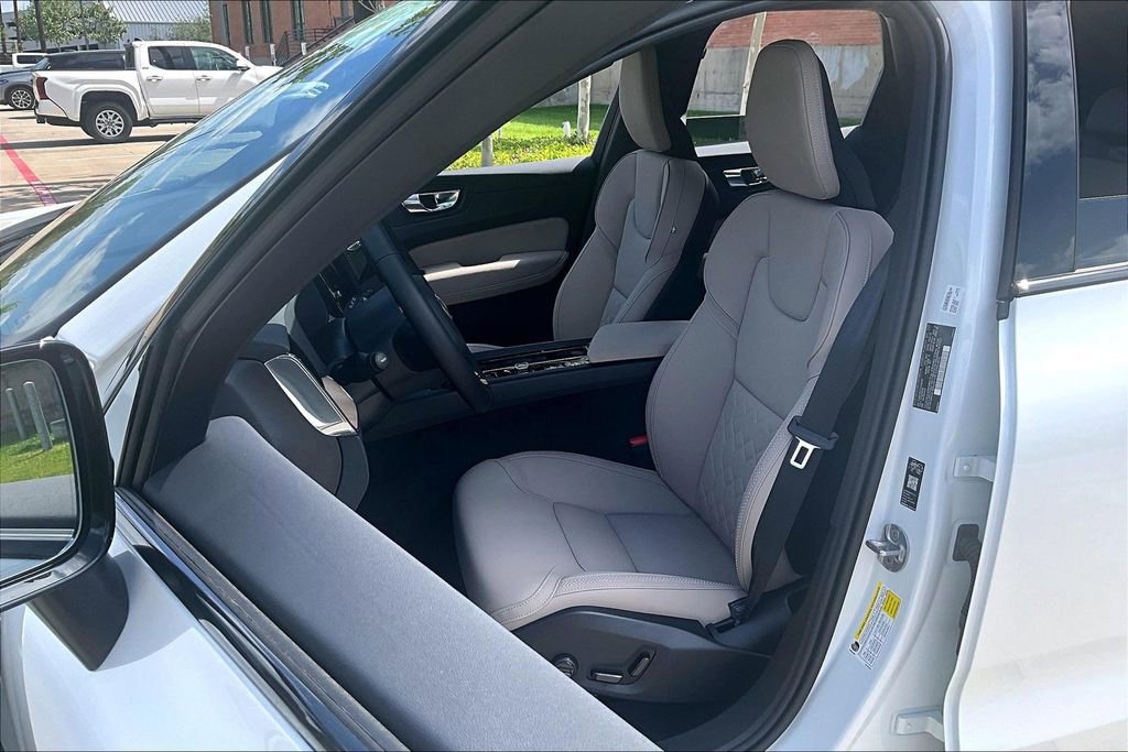 New 2026 Volvo XC60 B5 Plus w/ Protection Package Premier AWD/4WD image 37