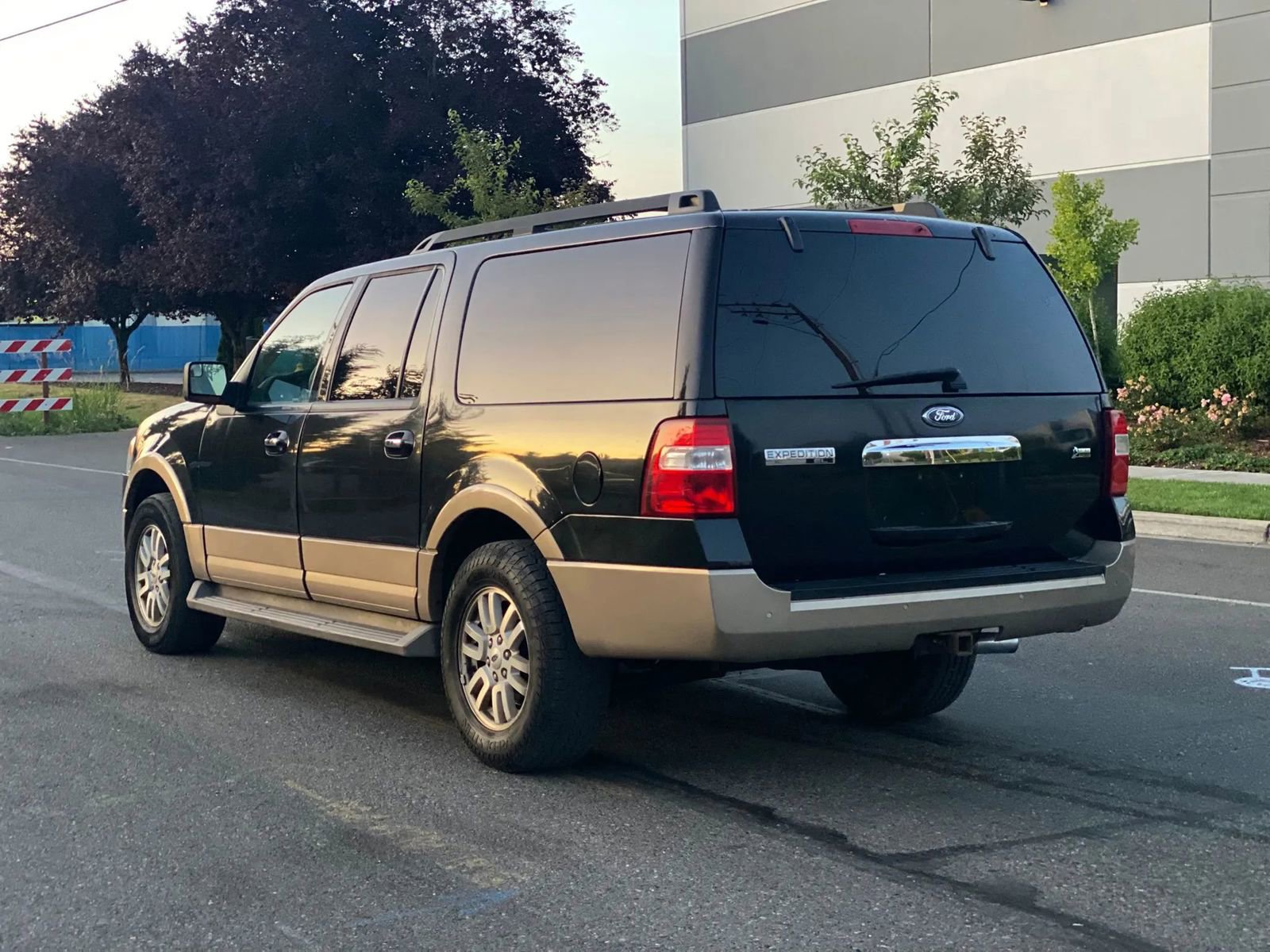 Used 2014 Ford Expedition EL XLT w/ Equipment Group 202A image 4