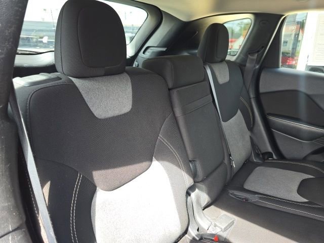 Used 2016 Jeep Cherokee Sport w/ Cold Weather Group image 38