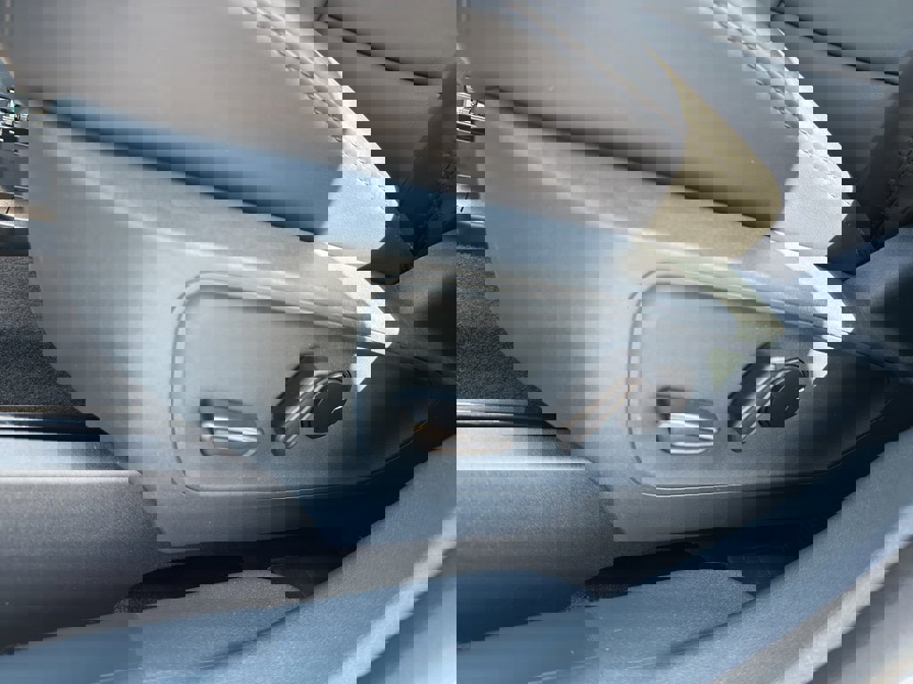 New 2025 Ford Maverick Lariat w/ Black Appearance Package image 15