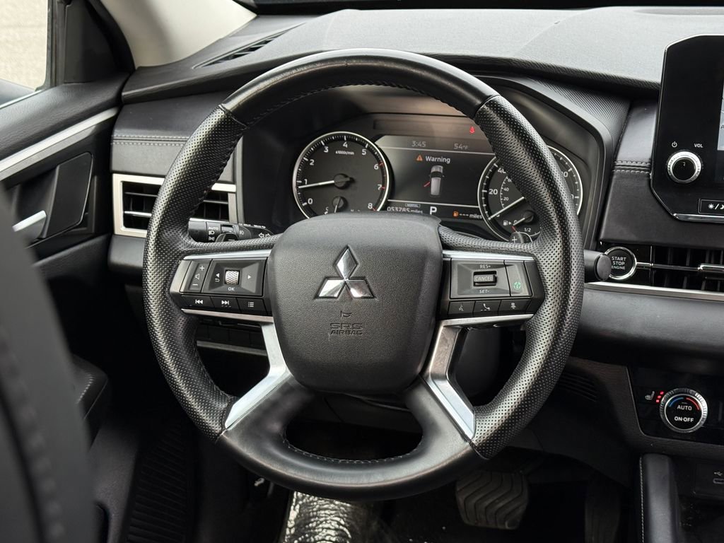 Used 2024 Mitsubishi Outlander SE image 19
